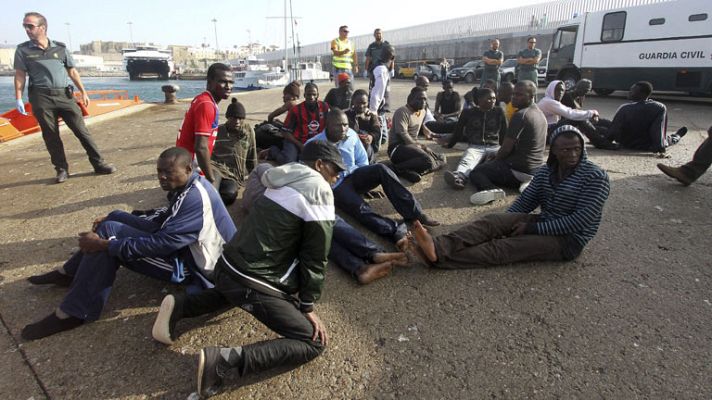 Telediario 1 - Casi 200 inmigrantes rescatados