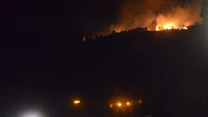 Informativo 24h - Cerca de 150 desalojados por un incendio en Las Hurdes, Cáceres