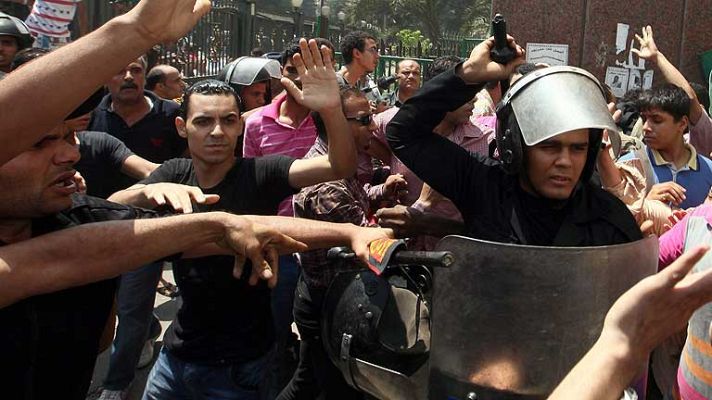 Telediario 1 - Sigue la tensión en Egipto