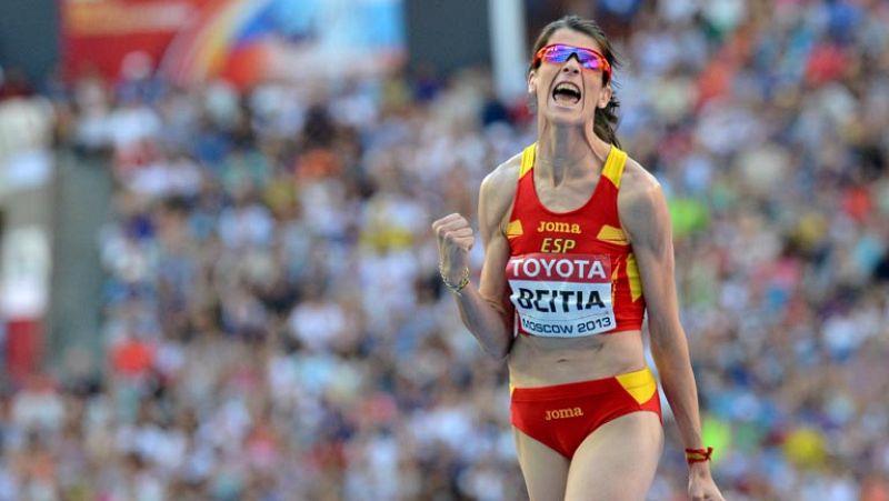 Ruth Beitia, capitana del equipo español en los Mundiales de Moscú, puso un broche de bronce a la temporada de propina que regaló al atletismo español y compartió el tercer peldaño del podio con una de las mejores saltadoras de altura de la historia,