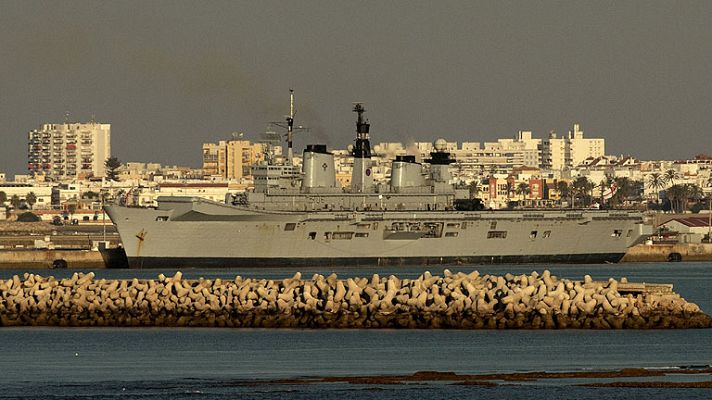 Informativo 24h - El buque insignia de la Armada británica llega a Rota en medio de las disputas sobre Gibraltar