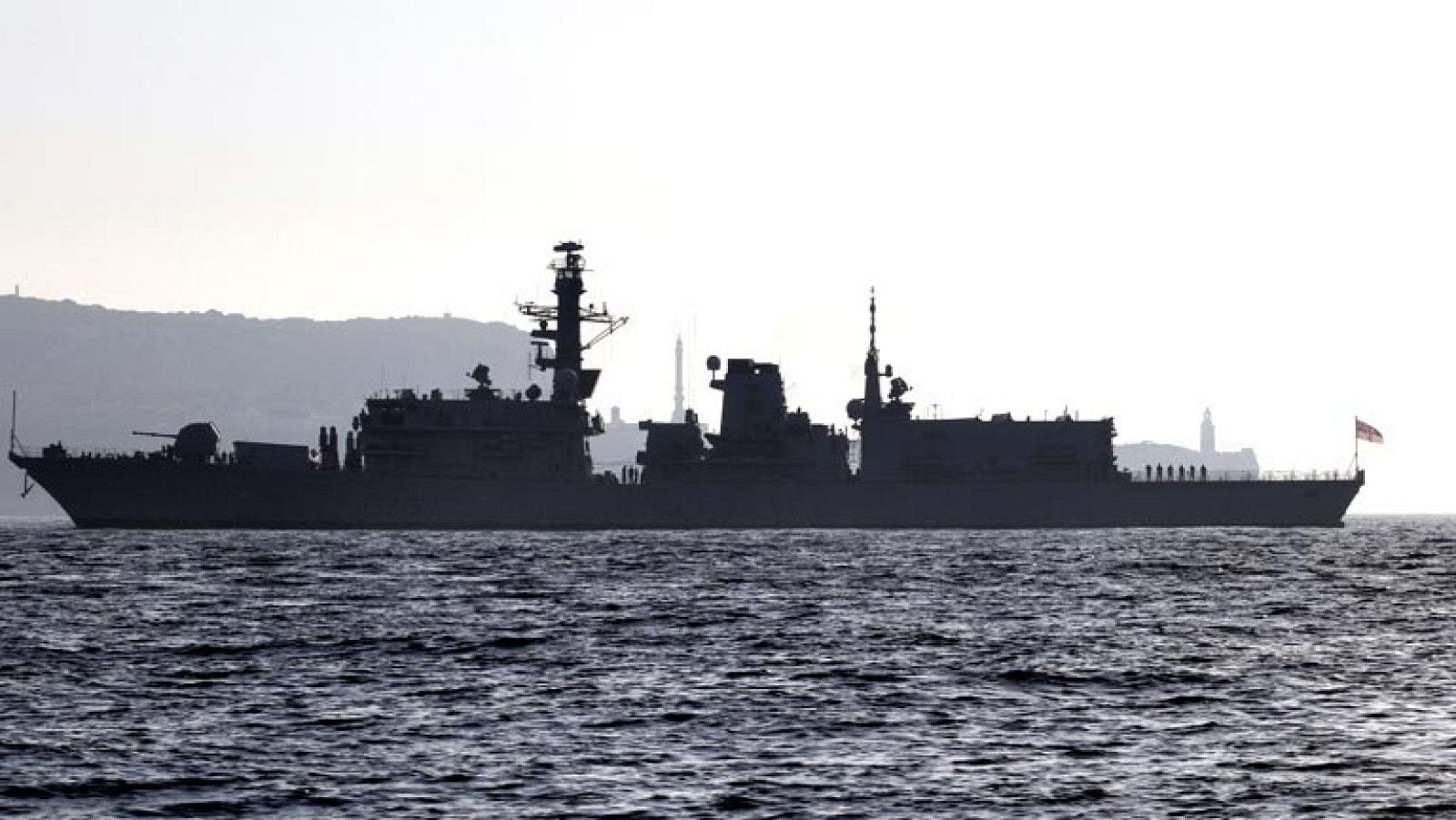 La fragata británica HMS Westminster llega  a Gibraltar acompañada de dos buques de apoyo - Informativo 24h | Ver