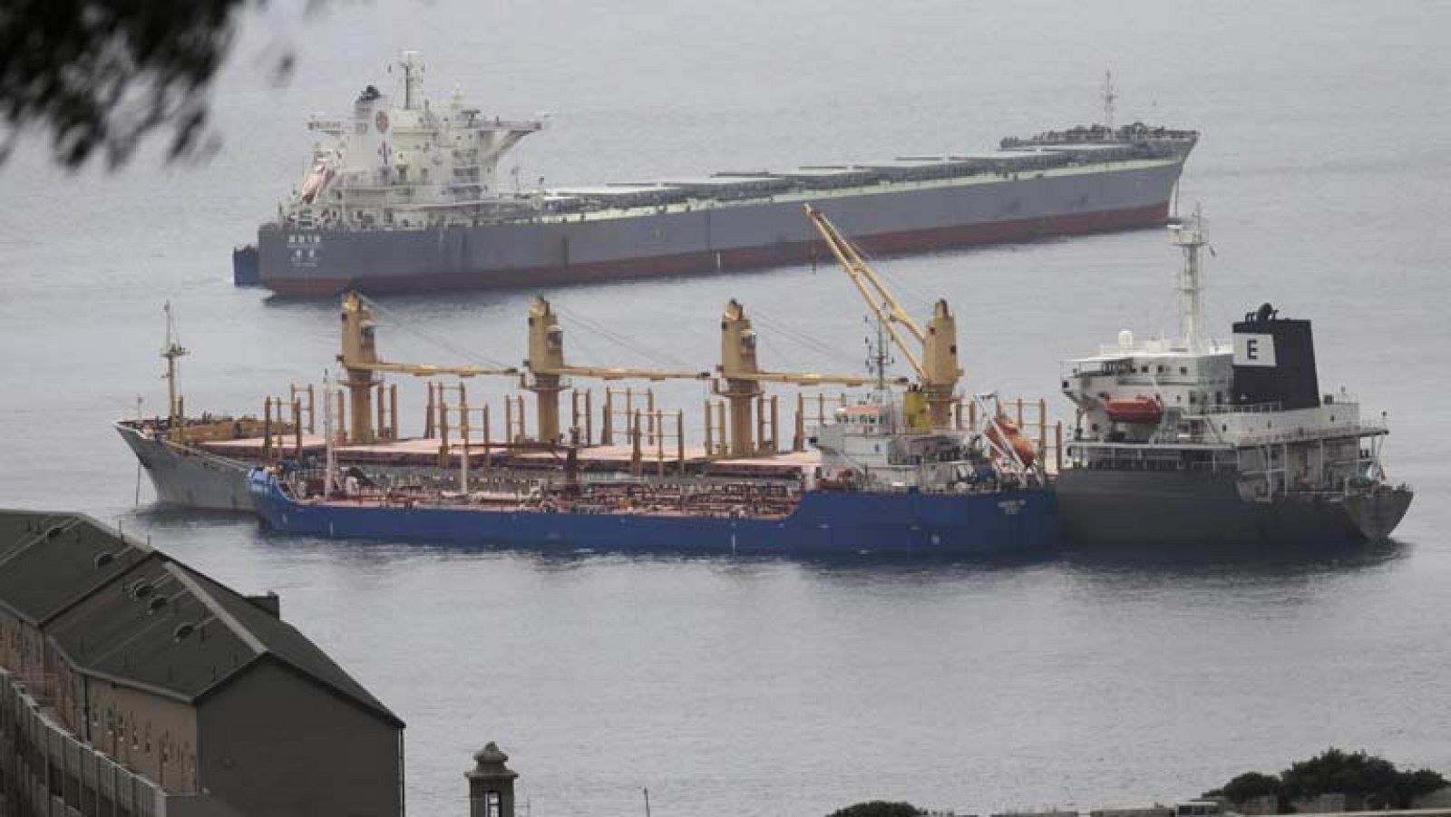 El Ministerio de Medio Ambiente quiere endurecer las sanciones por las "gasolineras flotantes"