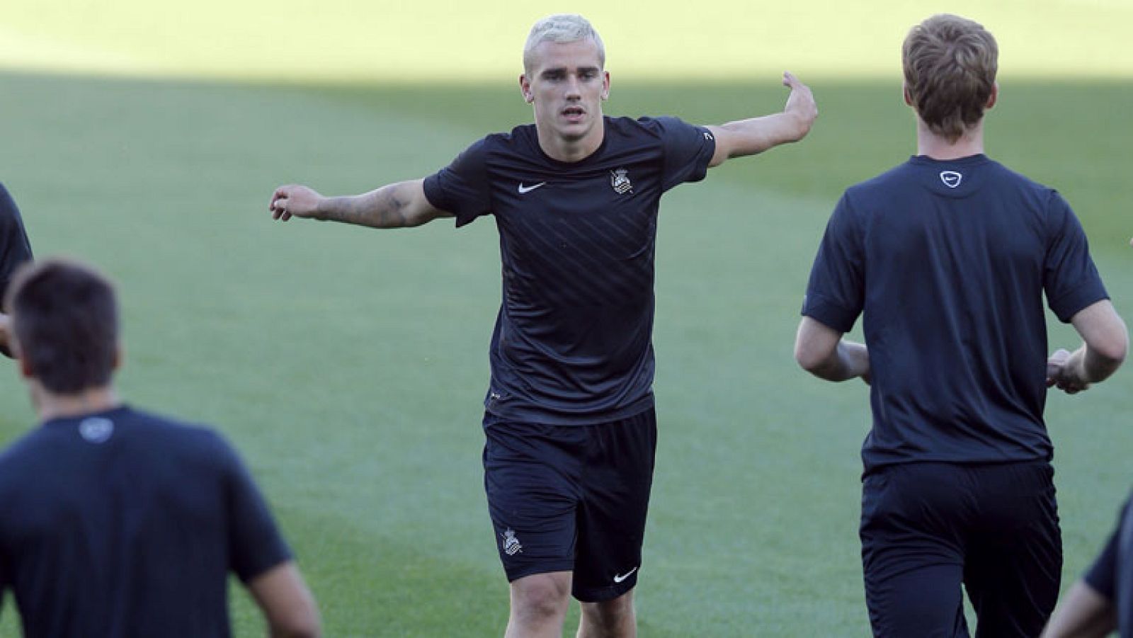 La Real se cita con la historia esta noche en Lyon. Hace apenas tres años y prácticamente con el mismo equipo, los txuri-urdin conseguían el ascenso a Primera frente al Celta. Ocho de los titulares de aquel partido pueden serlo hoy también frente al