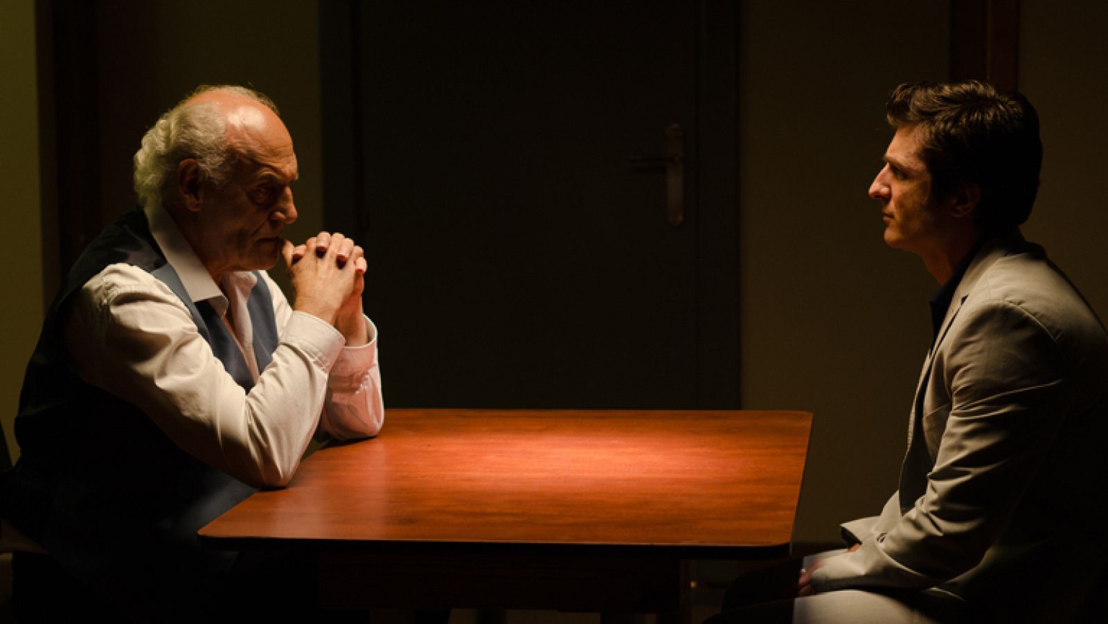 Santiago le cuenta la verdad a Luis (Capítulo 75)