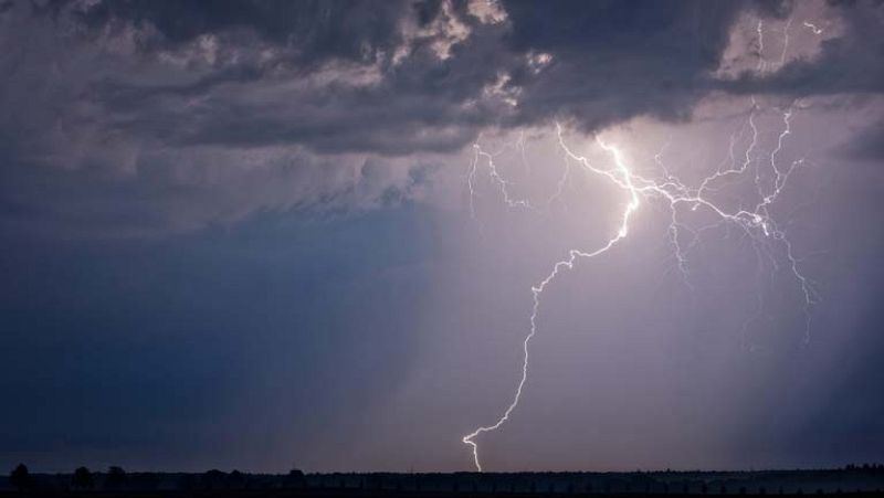 Tormentas en el noreste y persiste el calor en el sur y Canarias