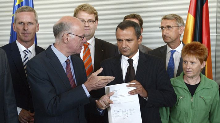 Telediario 1 - Una banda neonazi mató a diez personas por negligencias de los servicios de inteligencia alemanes