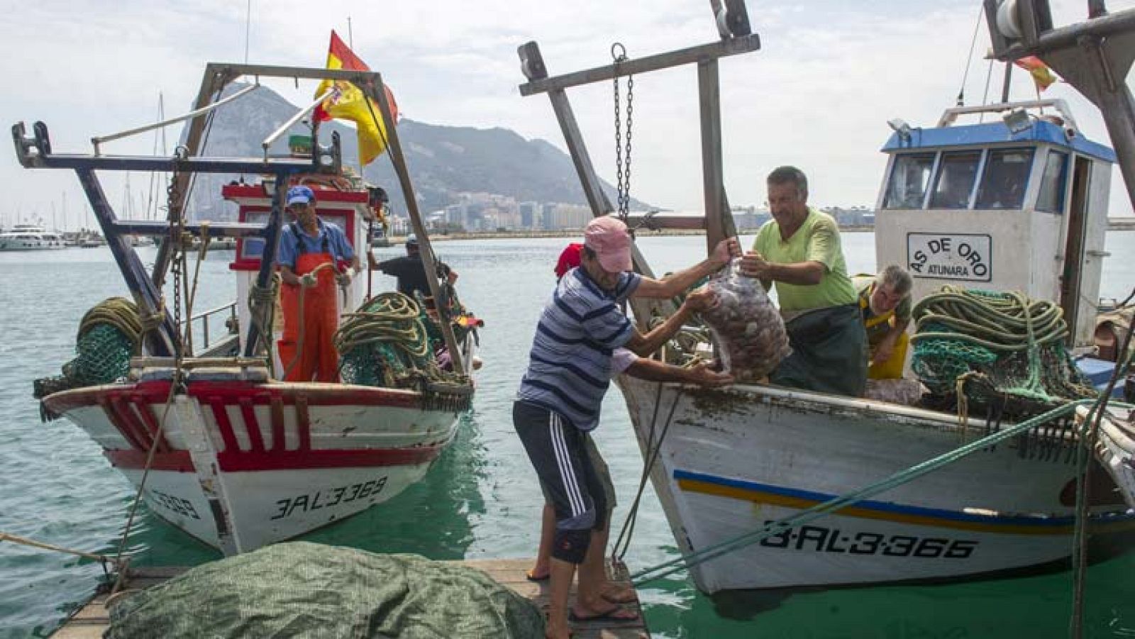 Pescadores enseñan a turistas sus trabajos, costumbres y rutinas por 39 euros