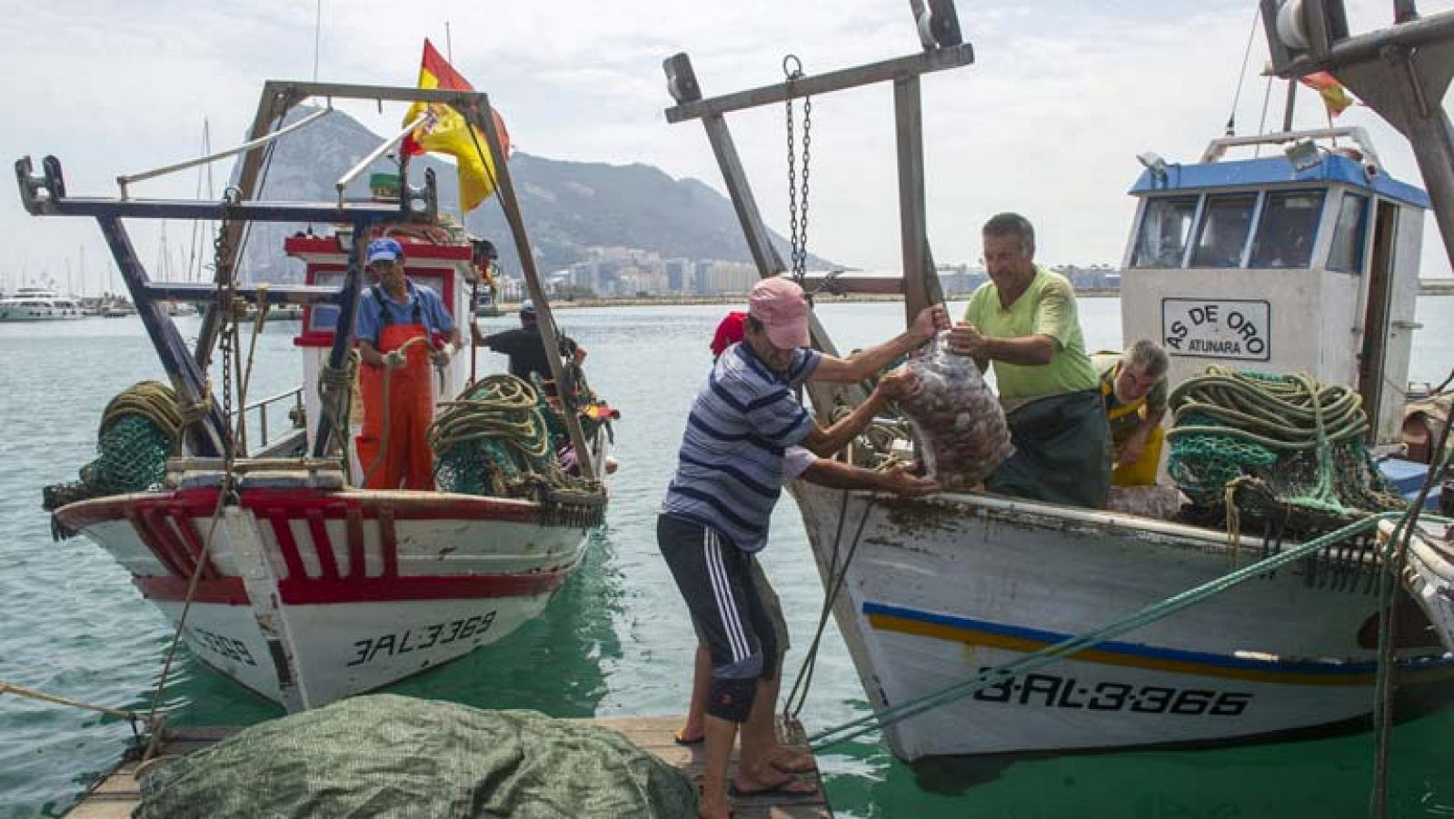Pescadores enseñan a turistas sus trabajos, costumbres y rutinas por 39 euros