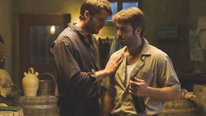 Gran Reserva. El origen - Andrés besa a Roberto (Capítulo 81)