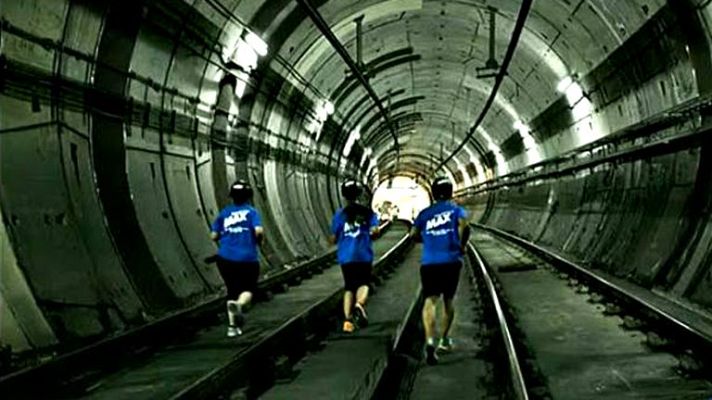 Telediario 1 - Cien personas participan en Madrid en la primera carrera bajo tierra
