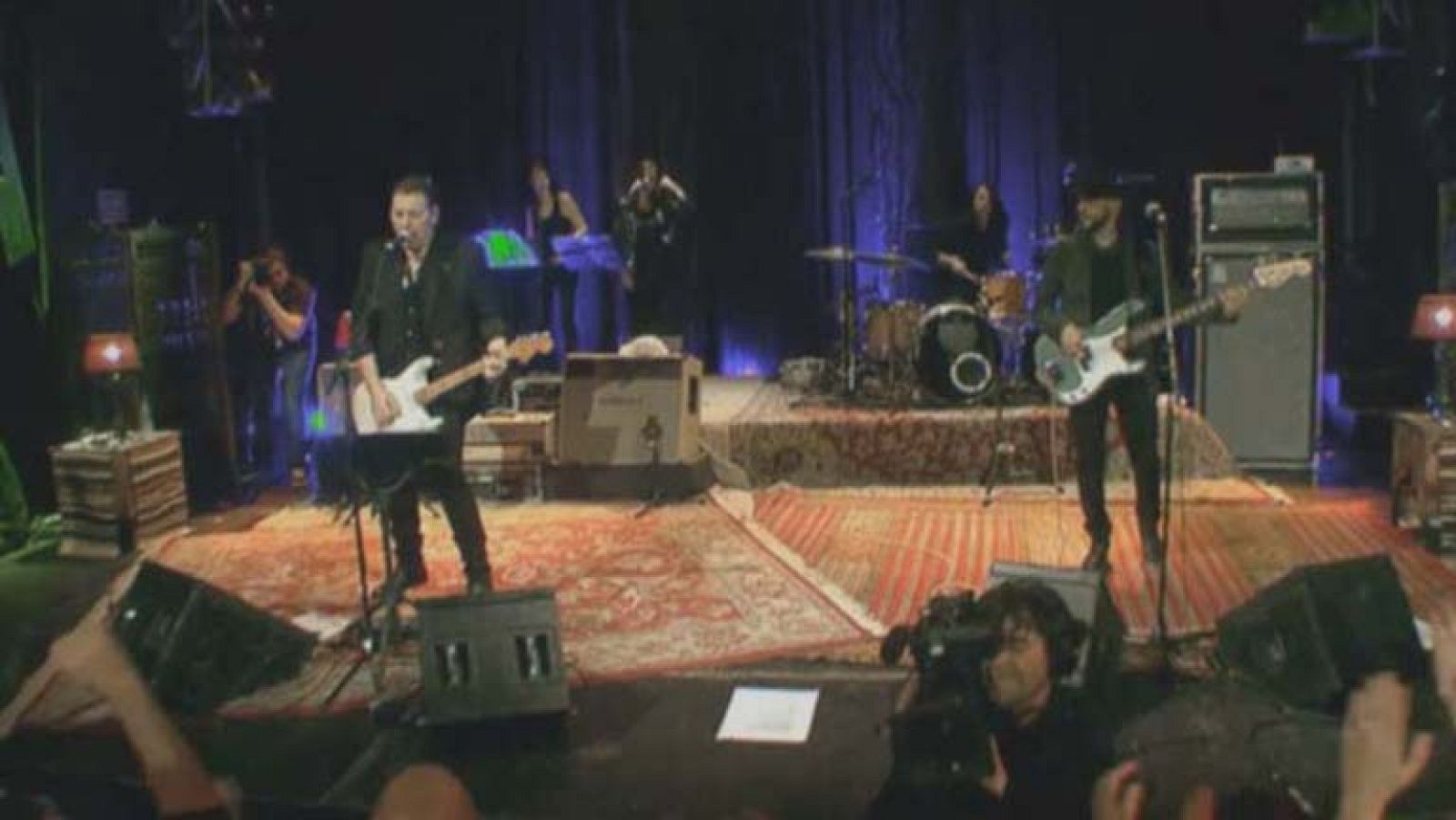 Nuevo disco del grupo Revólver grabado en directo en una sala