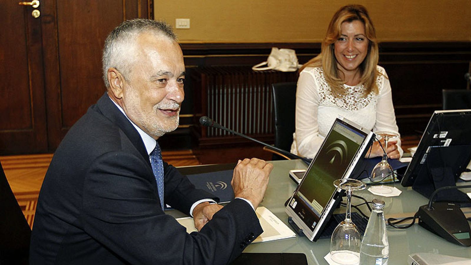 Griñán destaca que una mujer, Susana Díaz, le releve al frente de la Presidencia de la Junta de Andalucía