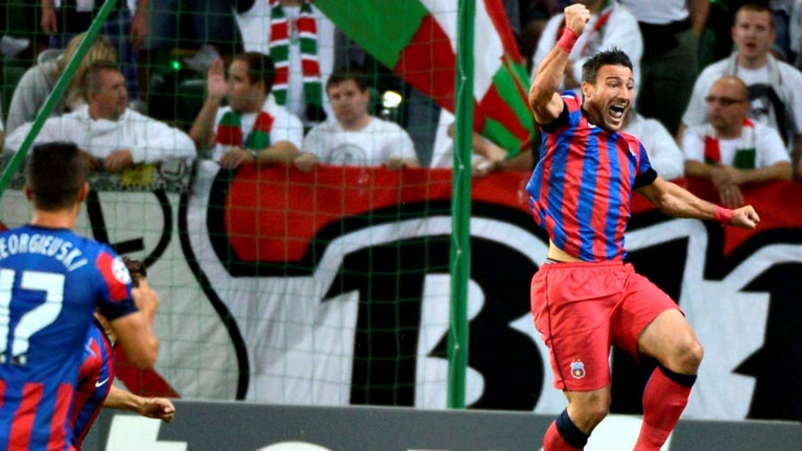 El Steaua de Bucarest también estará en la fase de  grupos de la Champions al vencer por 1-2 con goles de Nicolae Stanciu  y Federico Piovaccari al Legia de Varsovia.