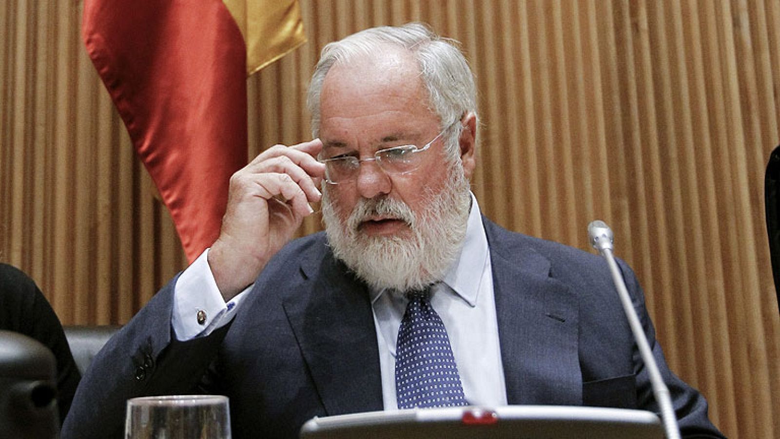 Cañete niega tener vinculación con empresas que se dedican al 'bunkering' en Gibraltar