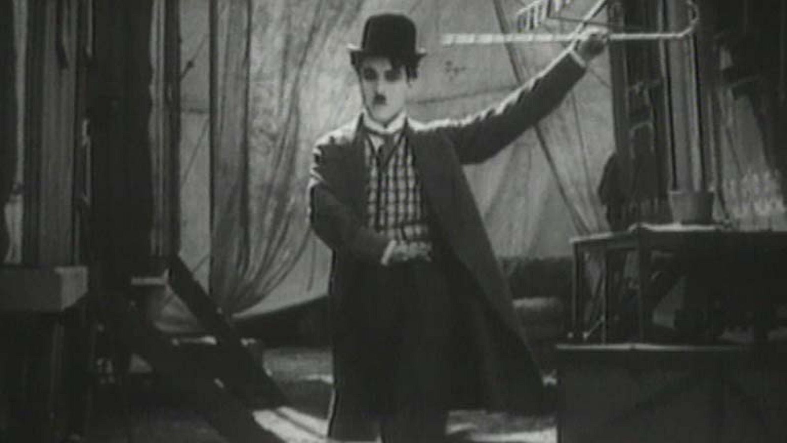 Charles Chaplin firmó su primer contrato cinematográfico en septiembre de 1913