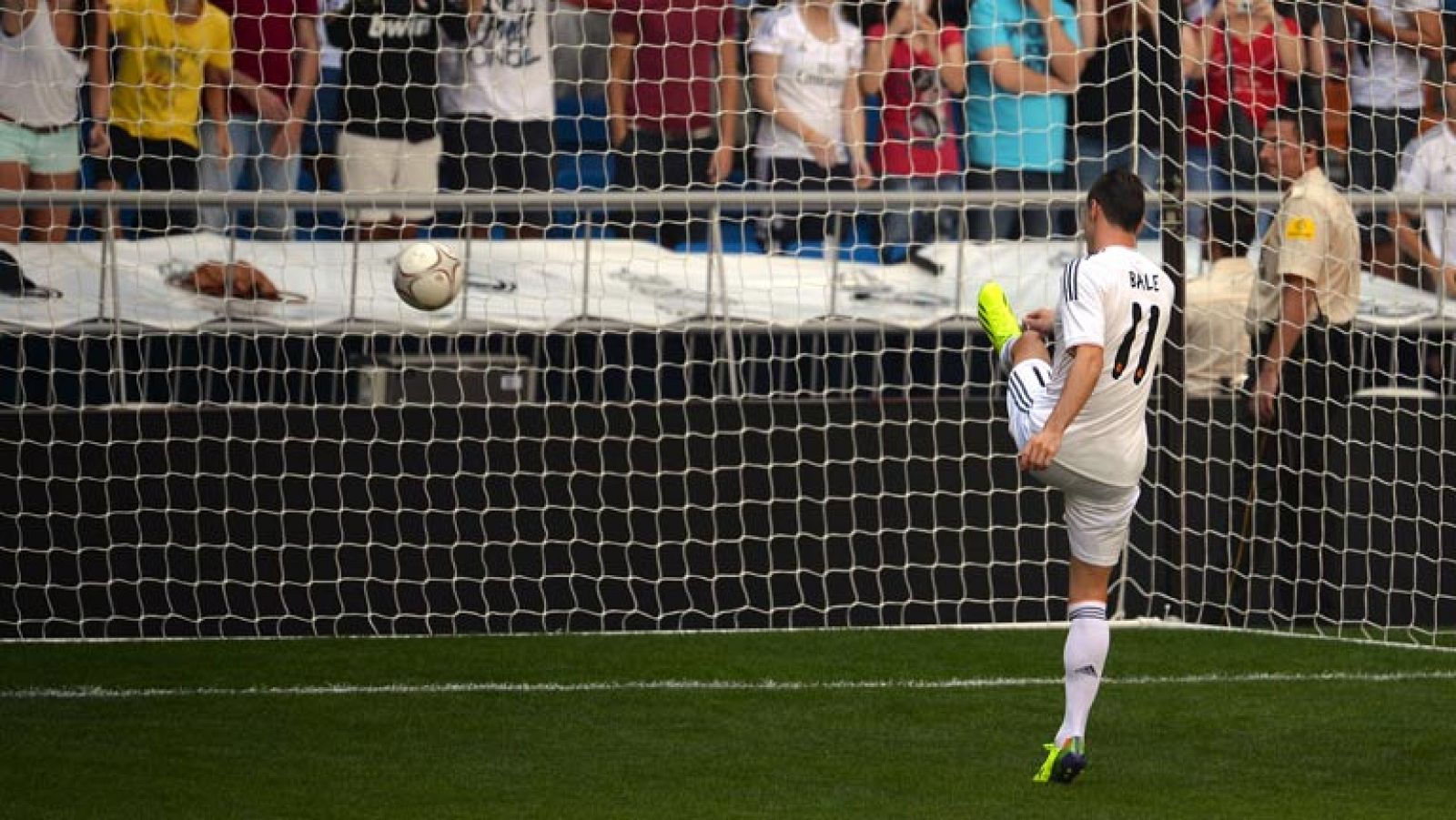 Gareth Bale cumple el sueño de su infancia | Ver