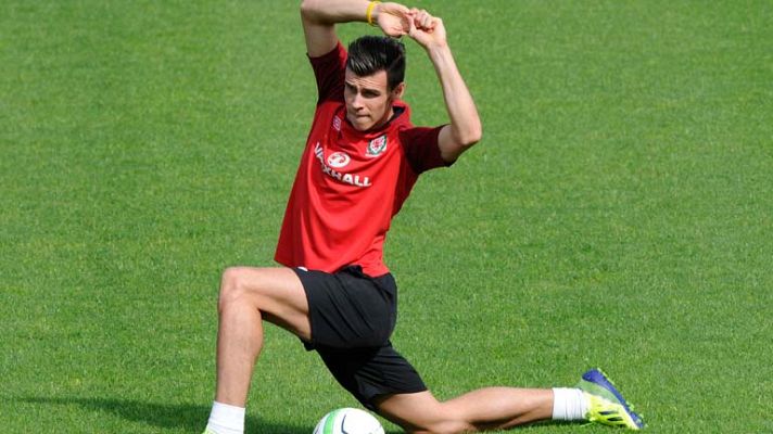 Telediario 1 - Bale, uno más con la selección de Gales