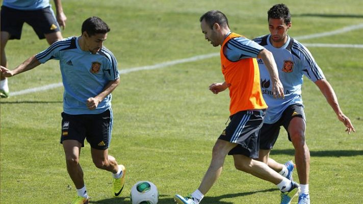 Telediario 1 - La selección española llega a Finlandia para lograr la clasificación a Brasil 2014