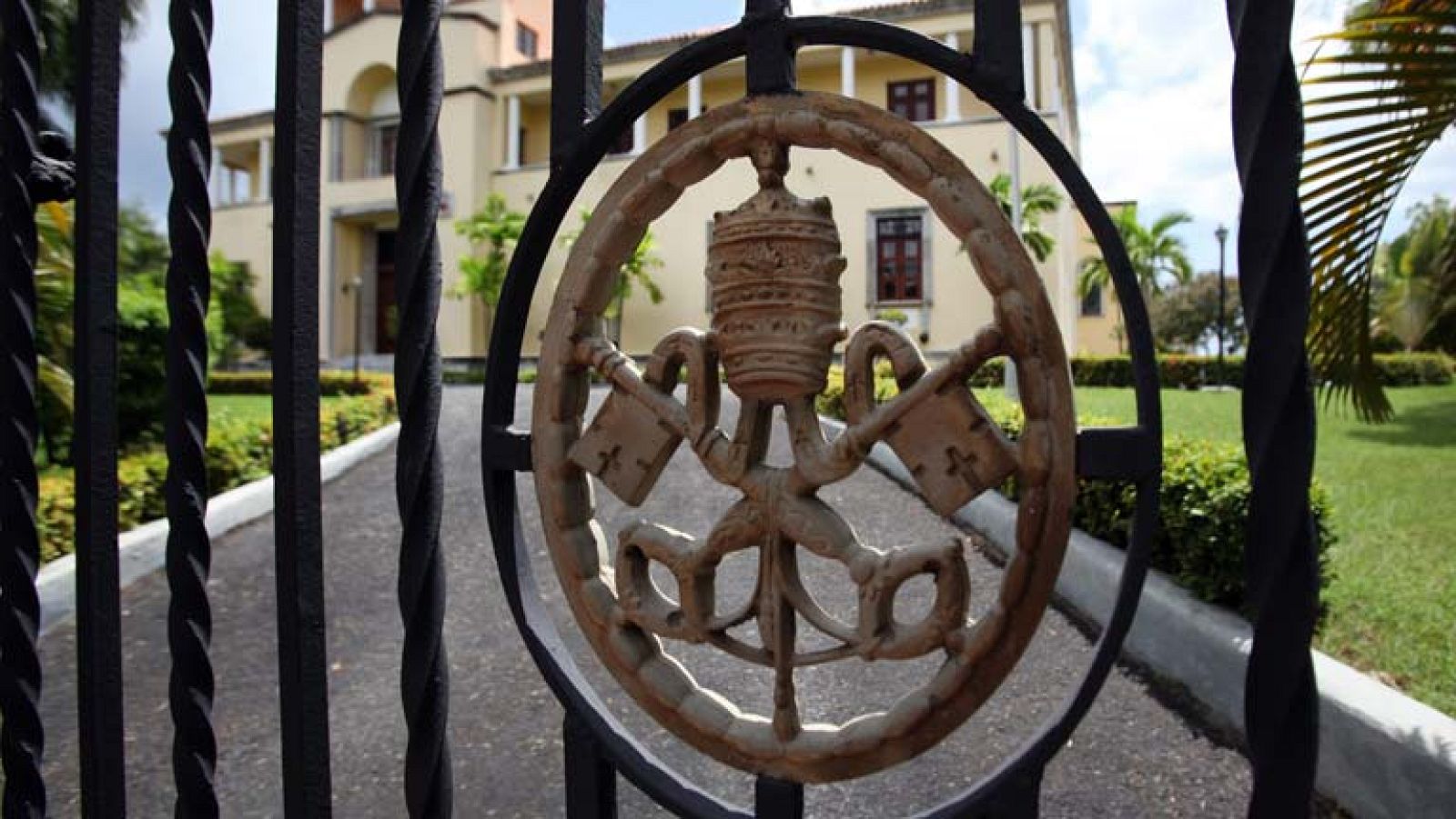 El Vaticano destituye a un nuncio apostólico por un supuesto caso de pederastia