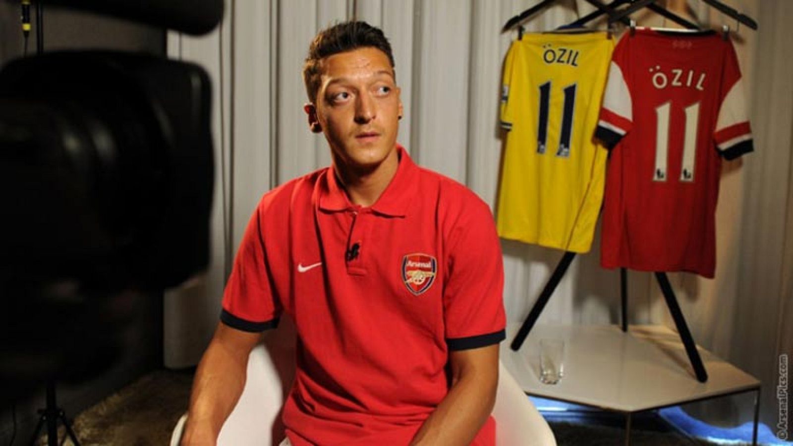 Özil hace un parón con Alemania para vestirse de 'gunner' | Ver
