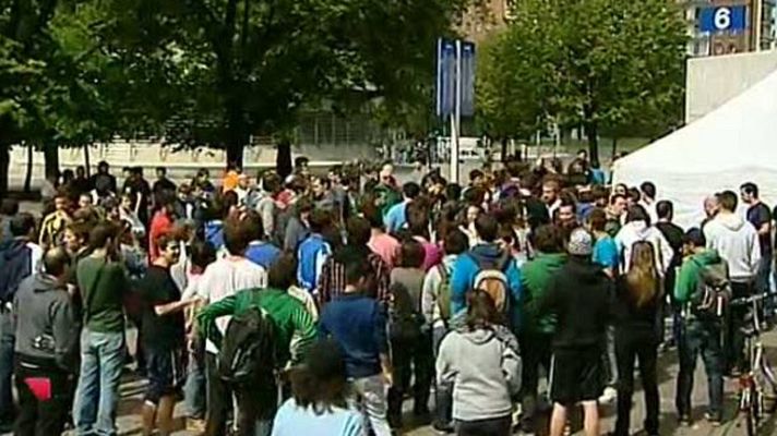 Telediario 1 - Colas para una entrada de Champions