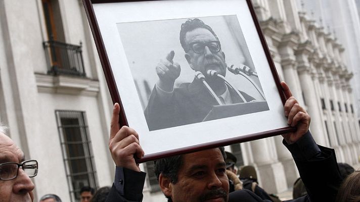 Telediario 1 - Chile recuerda dividido el Golpe de Estado cuarenta años después