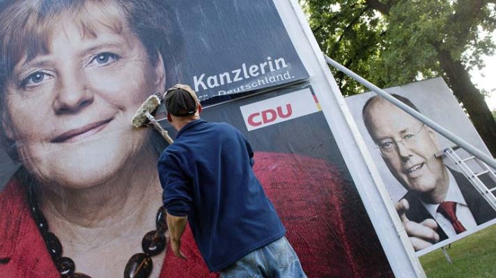 Telediario 1 - La coalición de Angela Merkel pierde fuerza a una semana de las elecciones