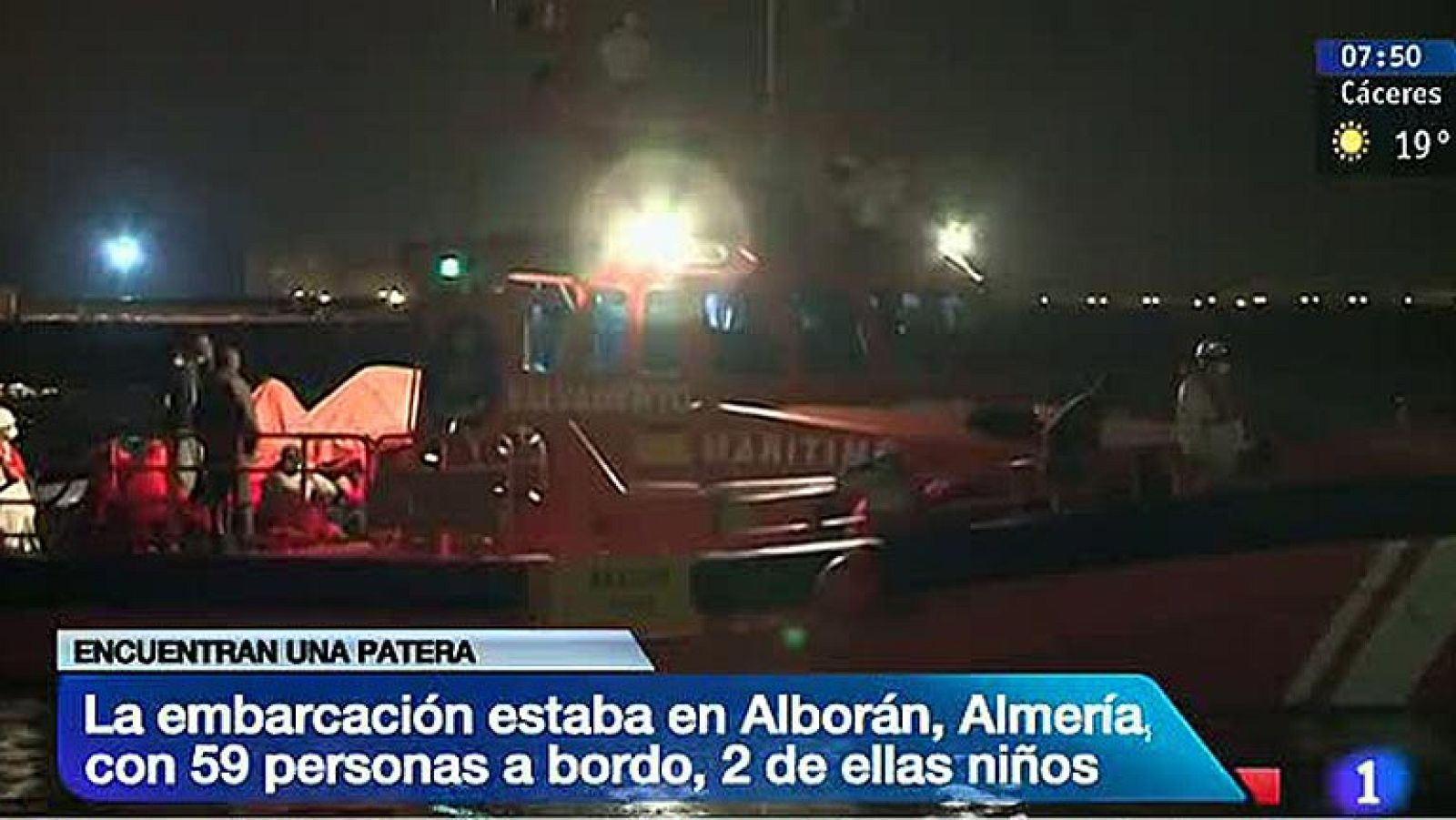 Interceptan un patera con 59 inmigrantes en la isla de Alborán (Almería) | Ver