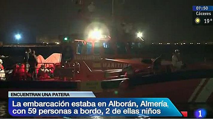 Telediario 1 - Patera con inmigrantes