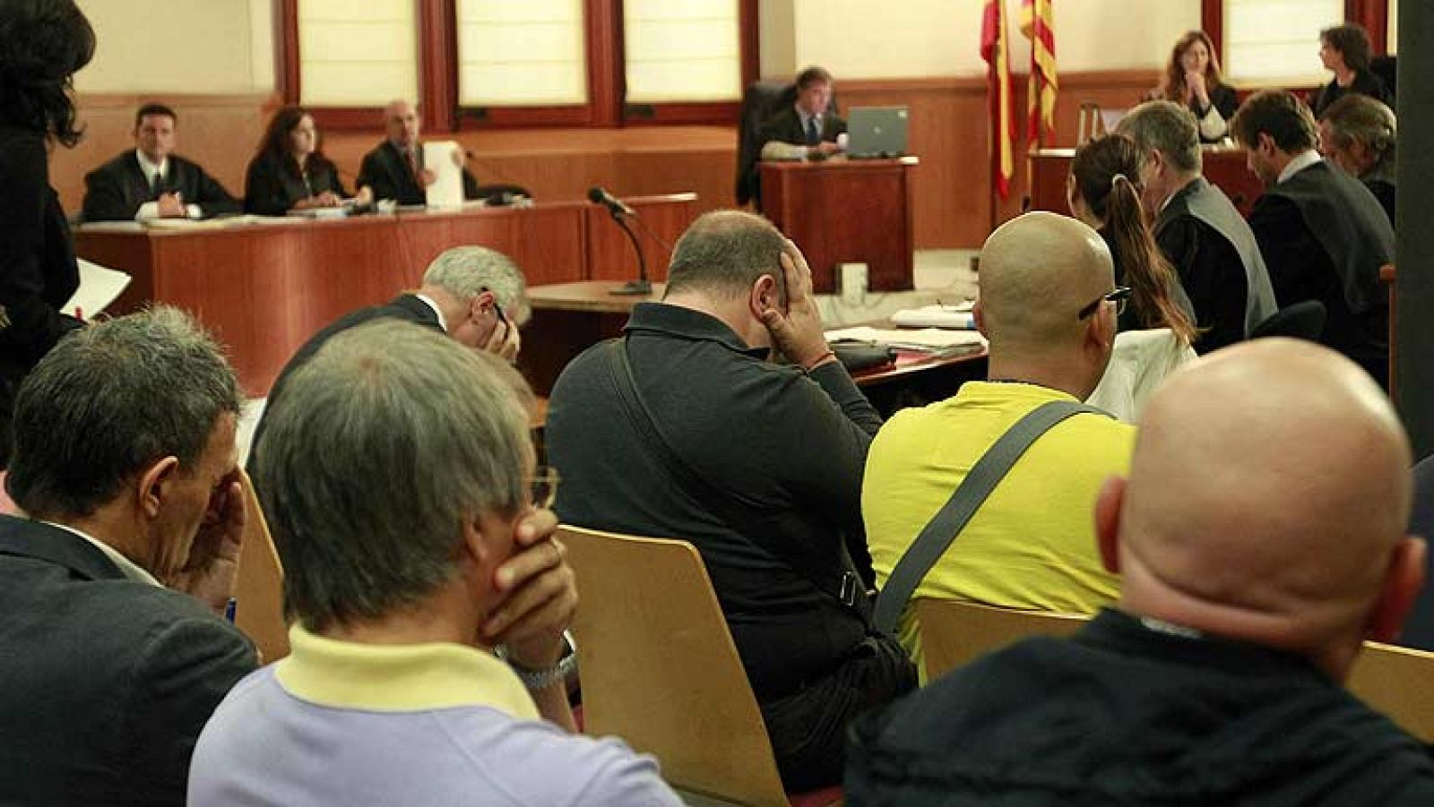 Juicio contra una presunta trama que protegía a macroprostíbulos en Barcelona | Ver