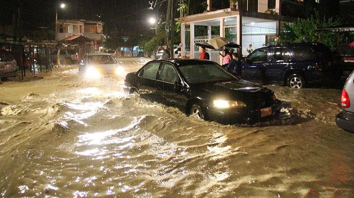 Informativo 24h - Más de 30 muertos en México por dos ciclones simultáneos