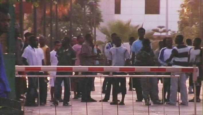  - Un centenar de inmigrantes entra en Melilla tras saltar la valla