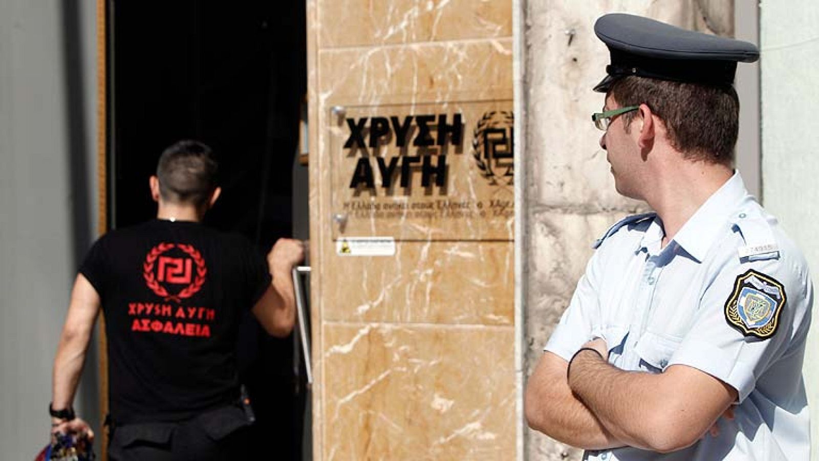 Consternación en Grecia por el asesinato de un músico de izquierdas por un neonazi | Ver