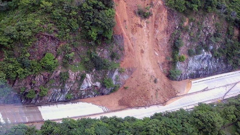 Los turistas atrapados en Acapulco quieren salir pero el problema son las carreteras