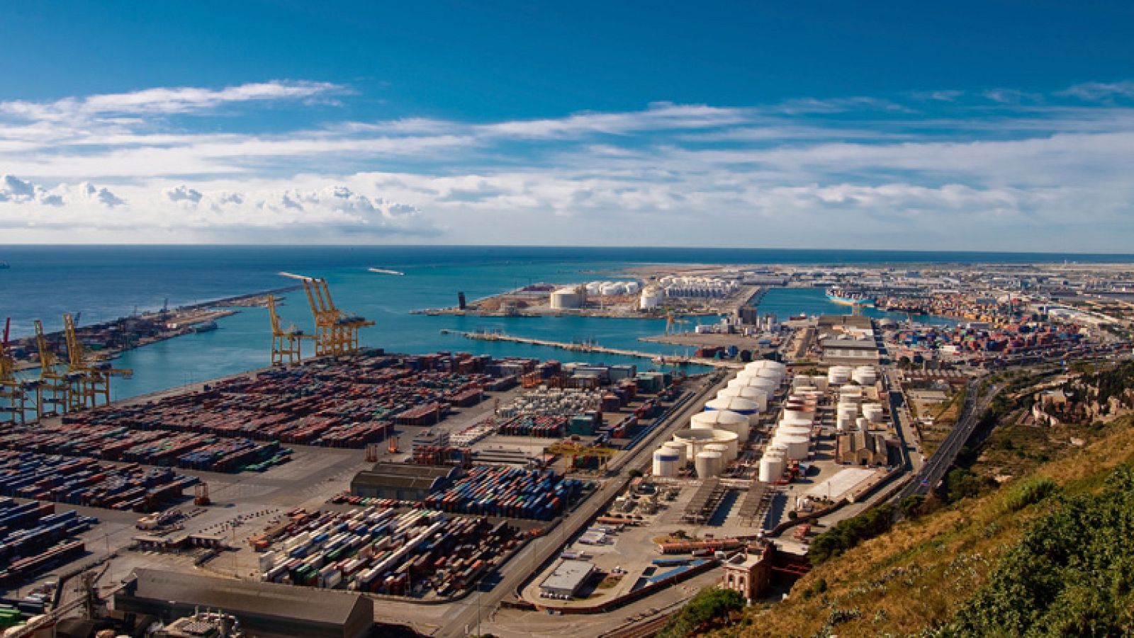 La economía cae a menor ritmo y a principios de 2014 empezará la recuperación, según BBVA y FUNCAS