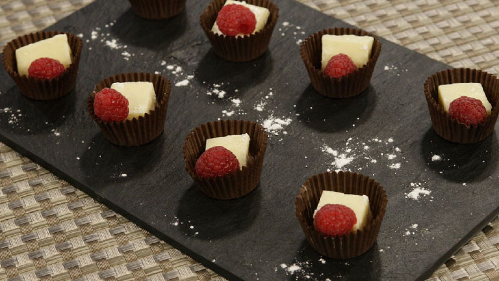 Bocados de lima y chocolate blanco