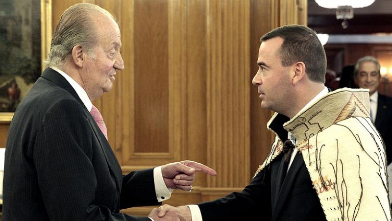 El rey recibe a 16 embajadores horas antes de operarse de la cadera - Informativo 24h | Ver