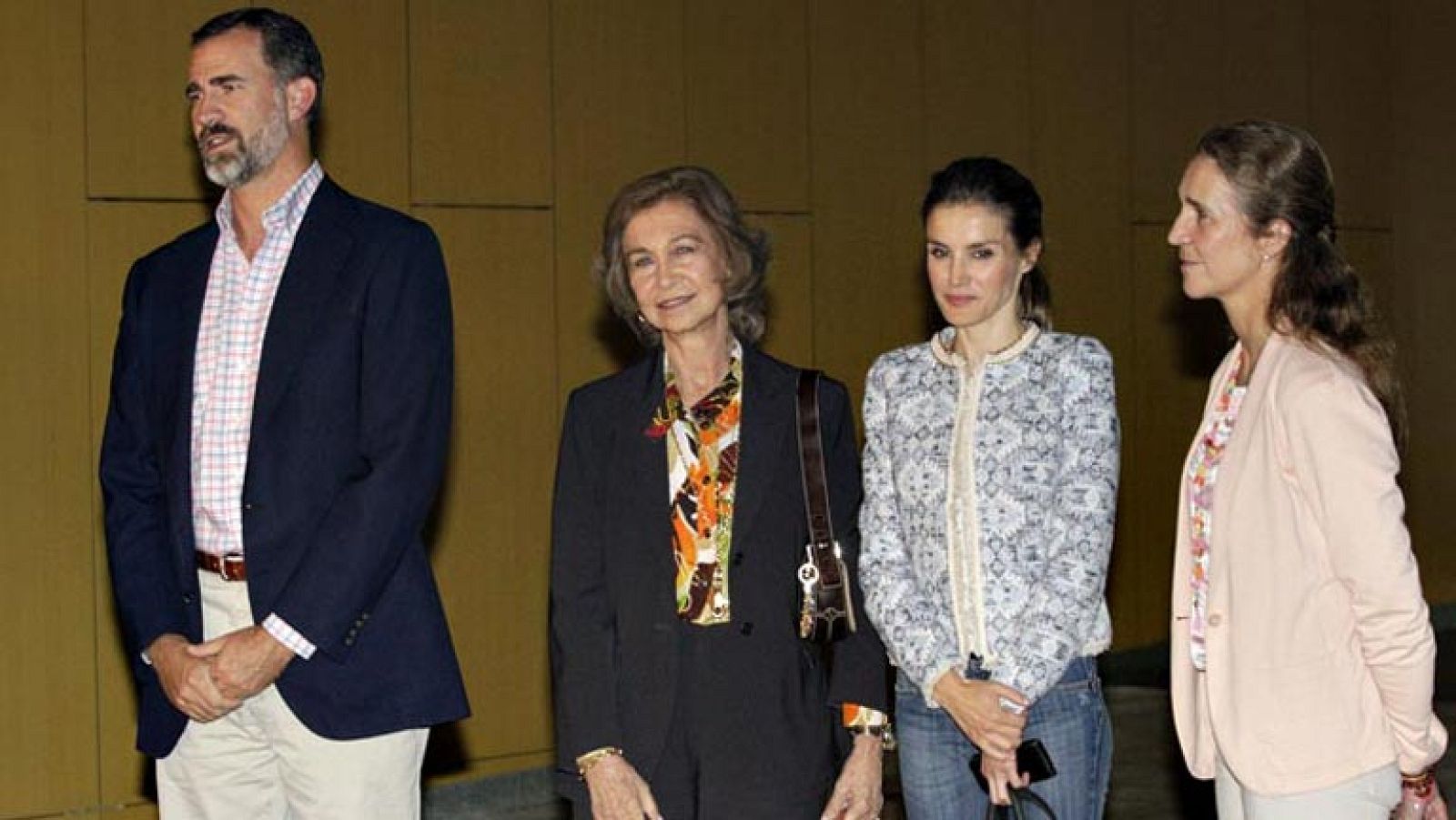 El rey necesitará una segunda operación para colocarle la prótesis definitiva - Telediario 1 | Ver