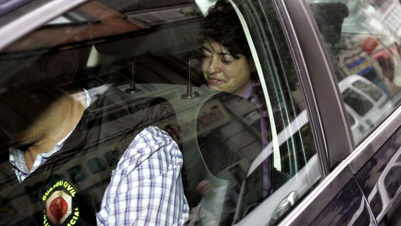 La policía registra la vivienda de Rosario Porto - Informativo 24h | Ver