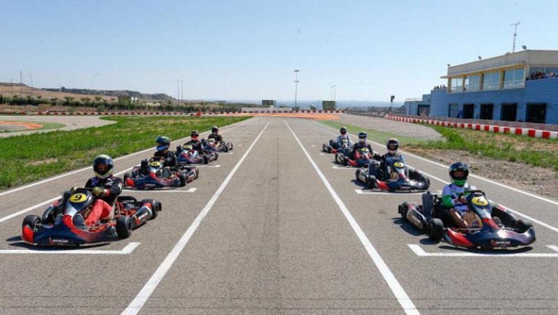 Los pilotos de MotoGP se relajan en los karts