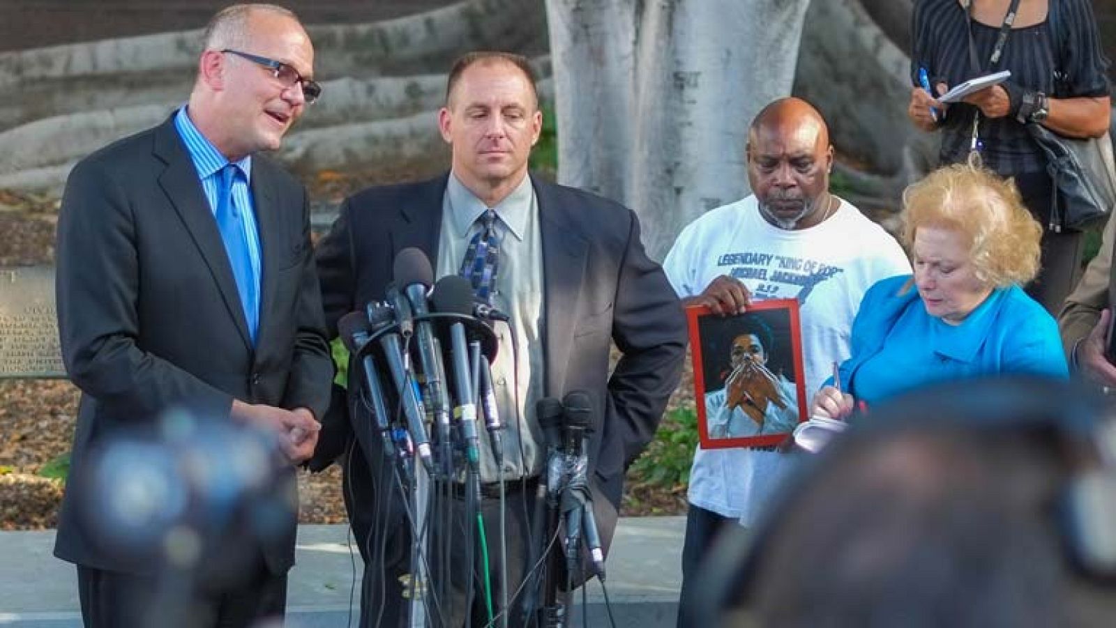 Un jurado de Los Ángeles exime de responsabilidad a la promotora de Michael Jackson por su fallecimiento