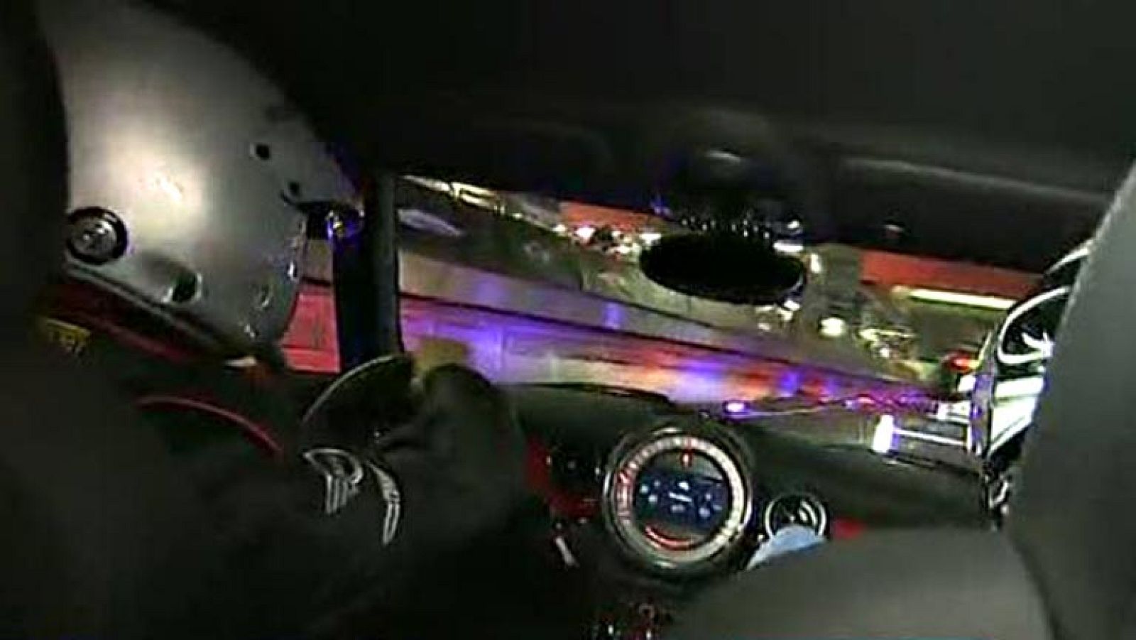 En el metro hemos escuchado conciertos, hemos visto exposiciones, también carreras a pie... pero nunca un rally hasta ahora. Para hacer realidad lo que se vió en la película Italian Job han tenido que asfaltarse 136 metros de via muerta en el metro d