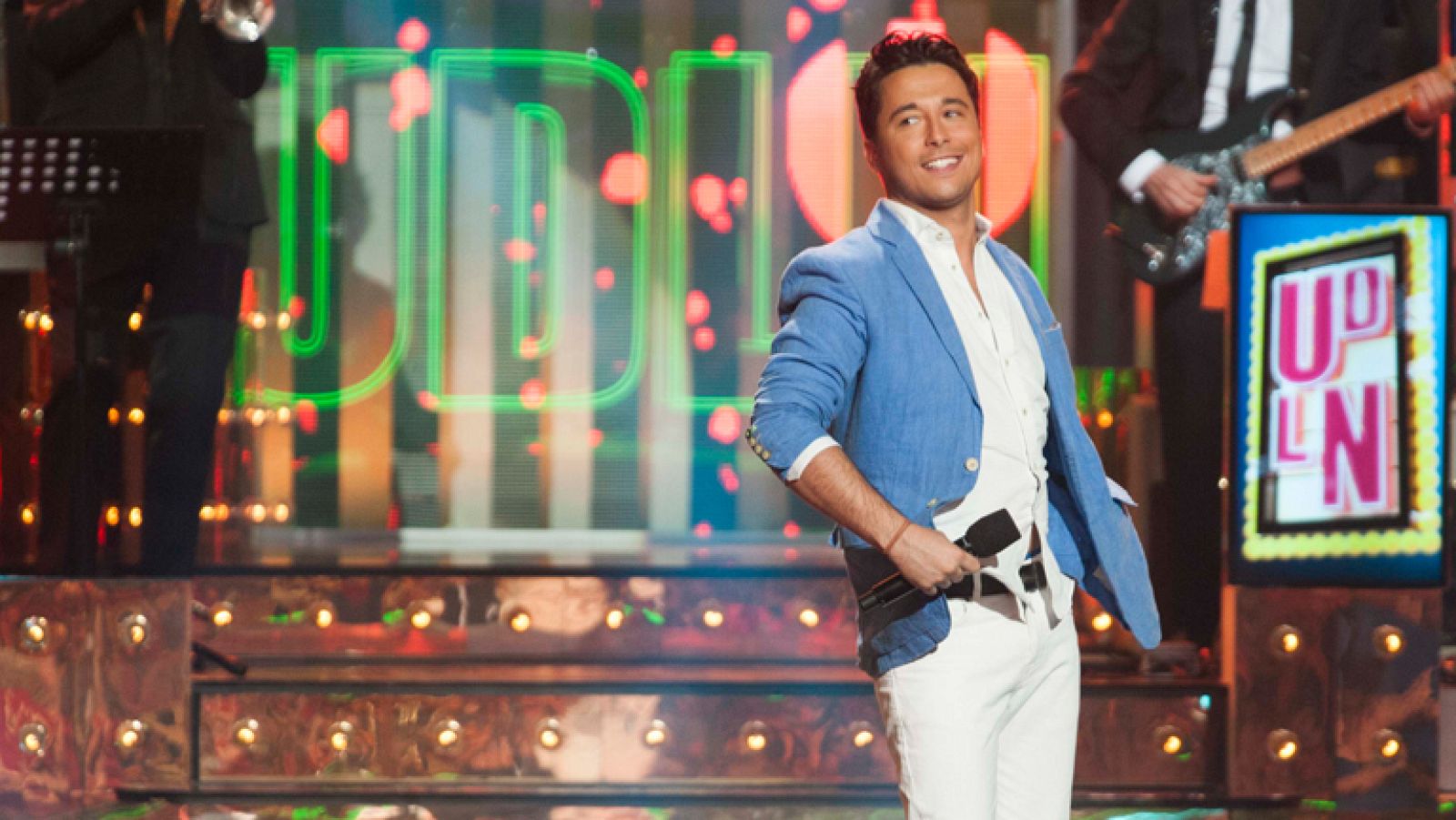 Uno de Los Nuestros - Curro Duque canta "Vivir lo nuestro"