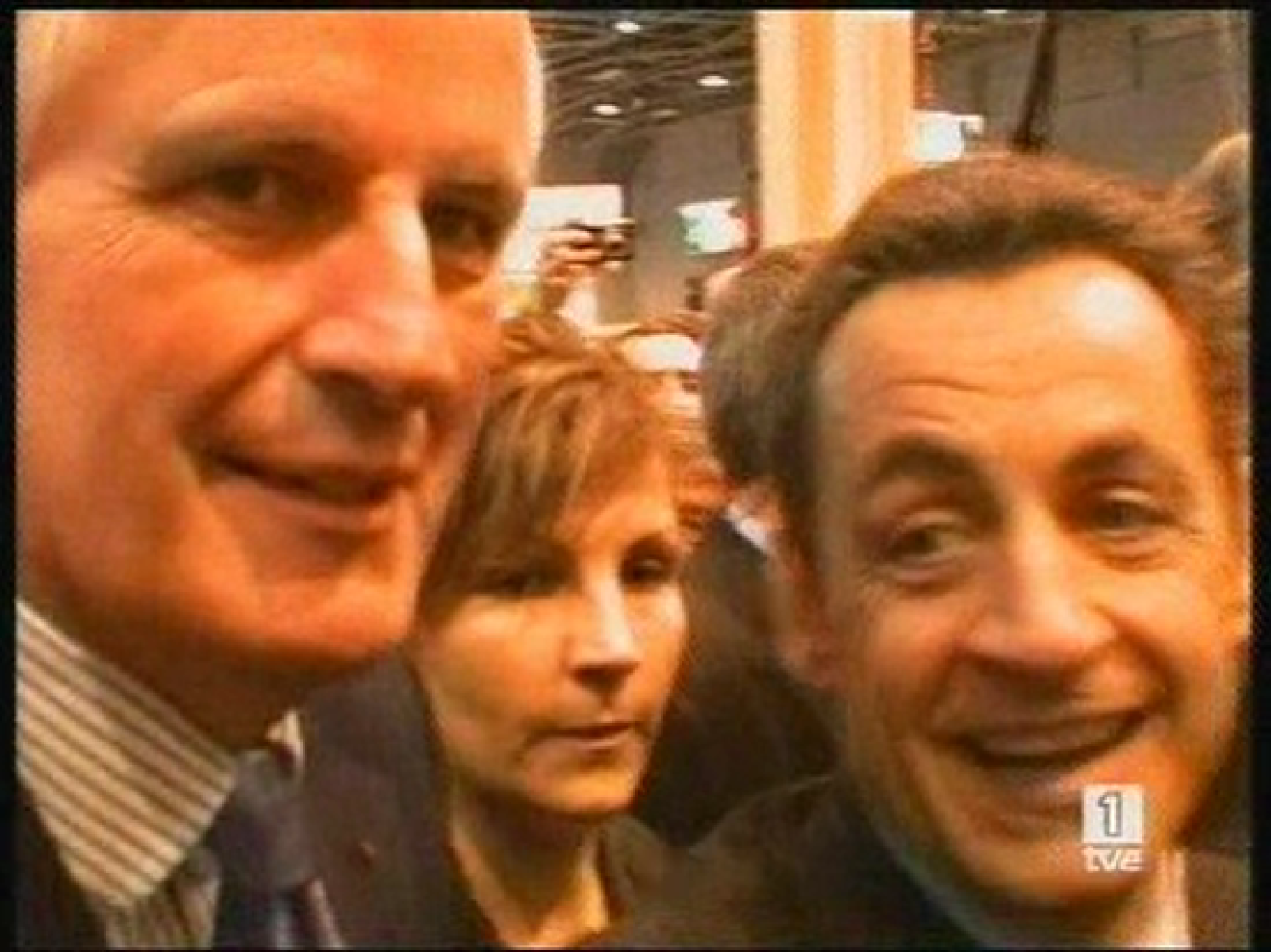 Sarkozy insulta a un seguidor | Ver