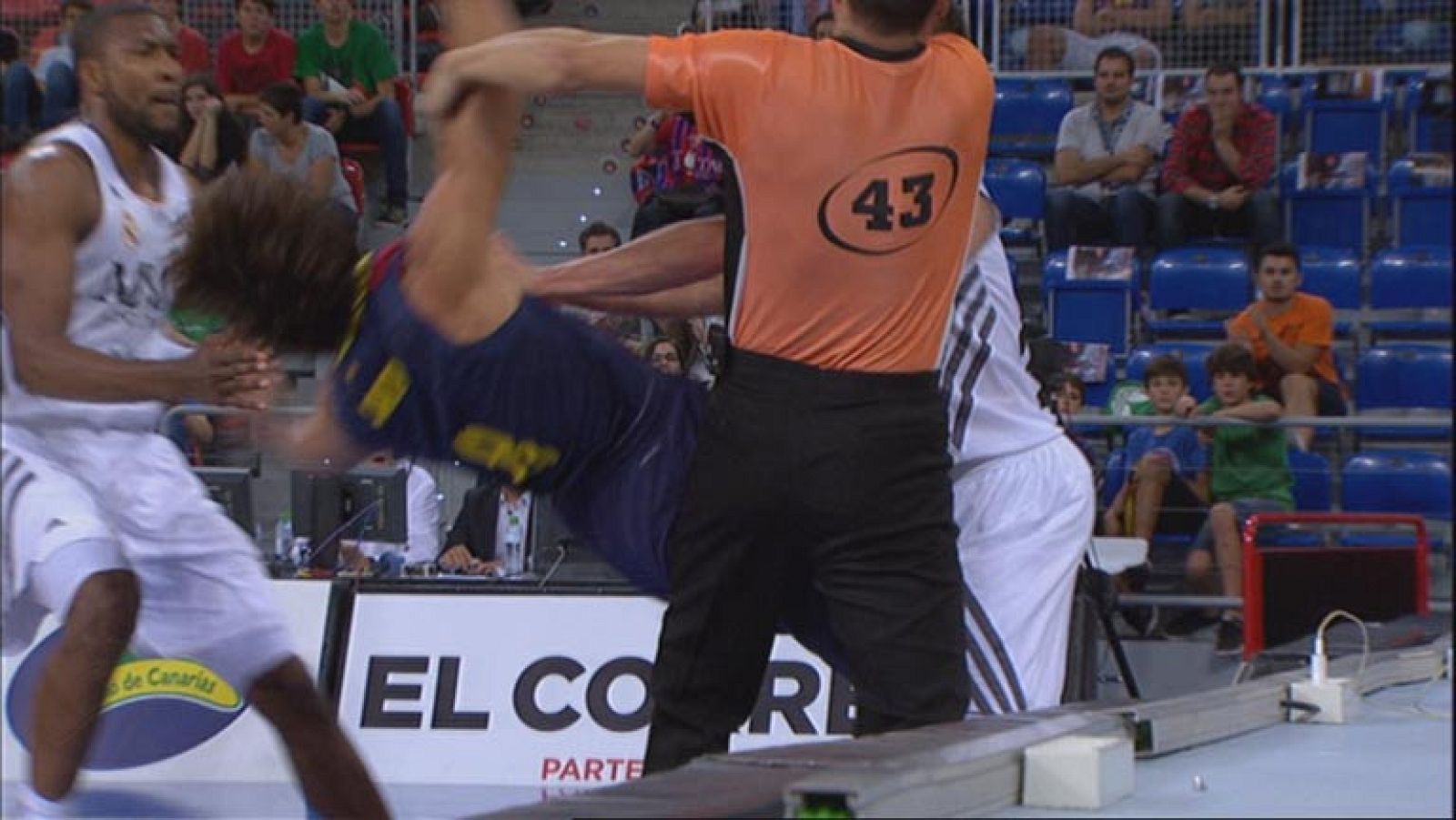 La tangana entre Sada y Carroll en la final de la Supercopa - Baloncesto en RTVE | Ver