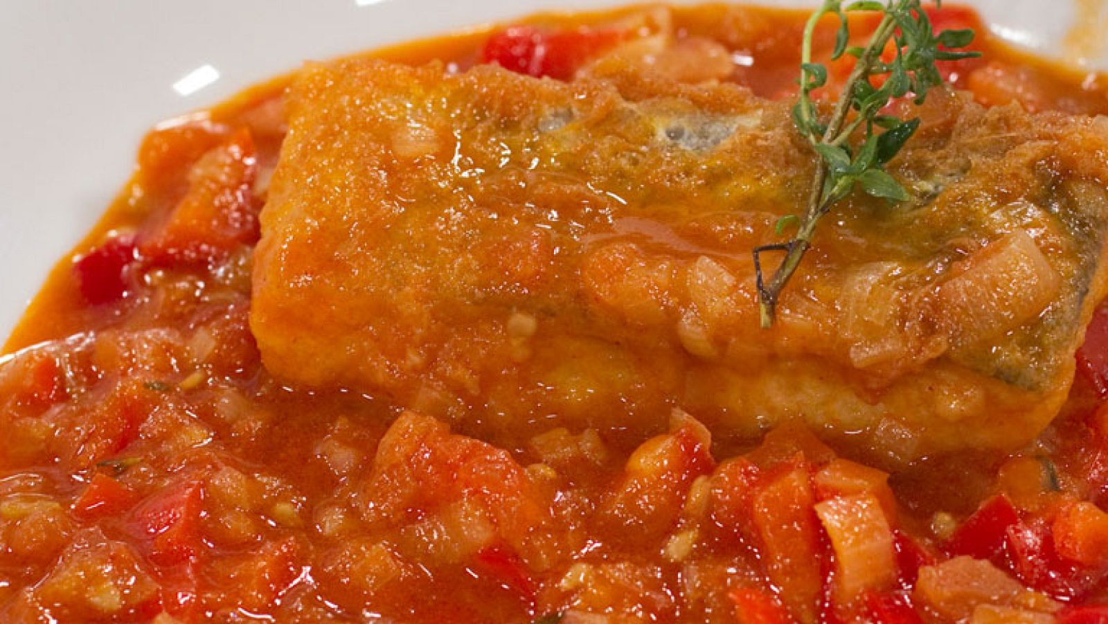 Bacalao rebozado al pimentón con chilindrón