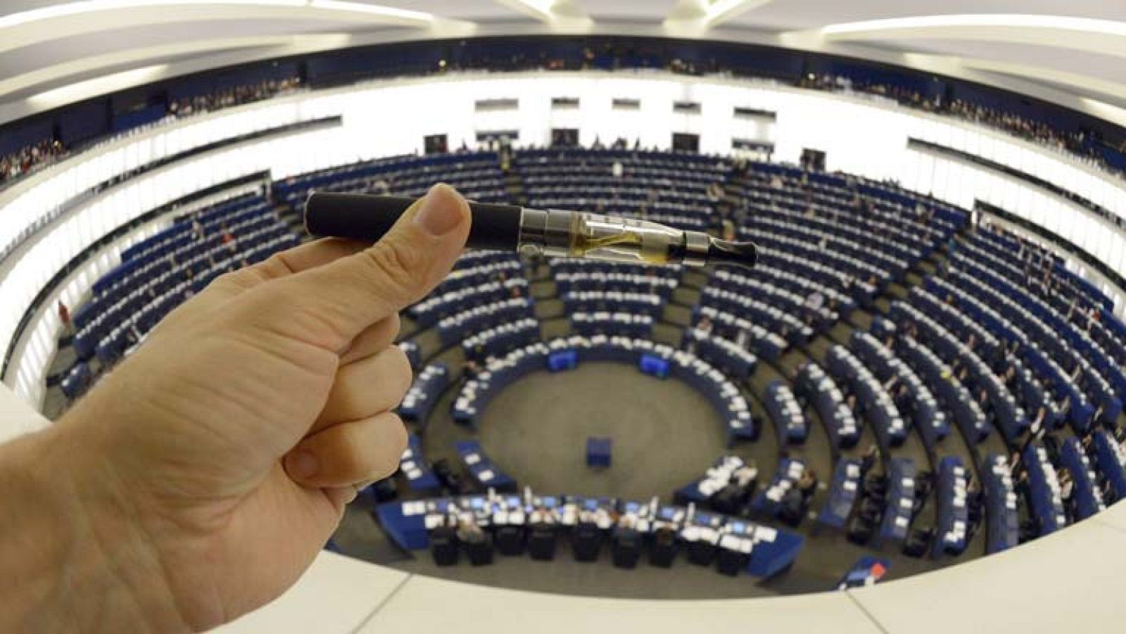 La UE prohibe el tabaco de sabores y las advertencias sanitarias ocuparán el 65% de la cajetilla