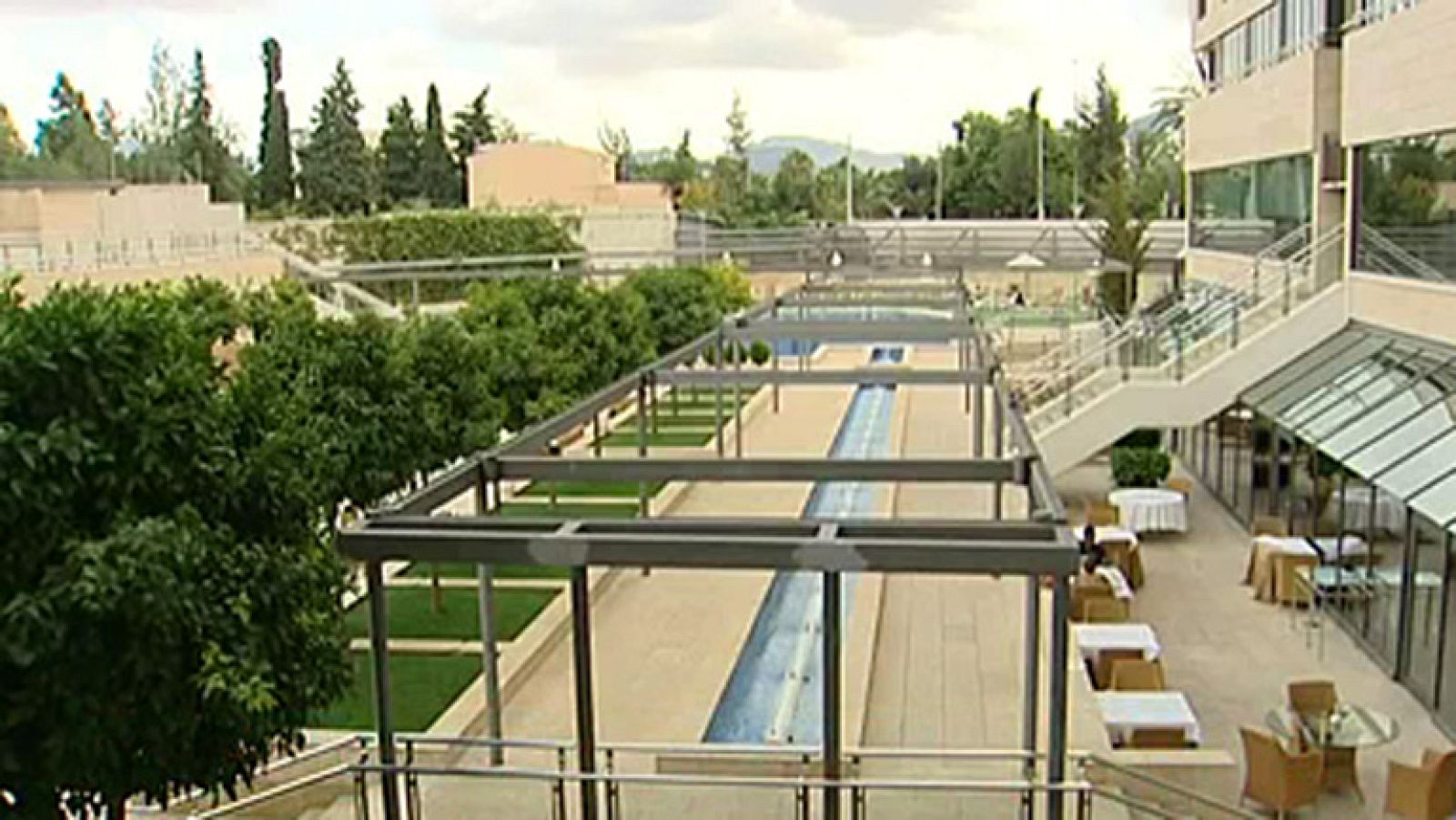 Algunos clientes de hoteles amenazan con poner comentarios negativos en la web si no tienen descuentos | Ver