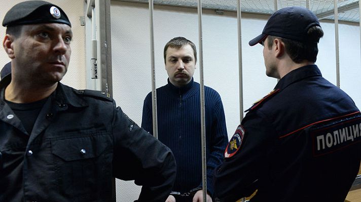 Telediario 1 - Envían al psiquiátrico a un opositor a Putin que se enfrentó con la Policía en una protesta